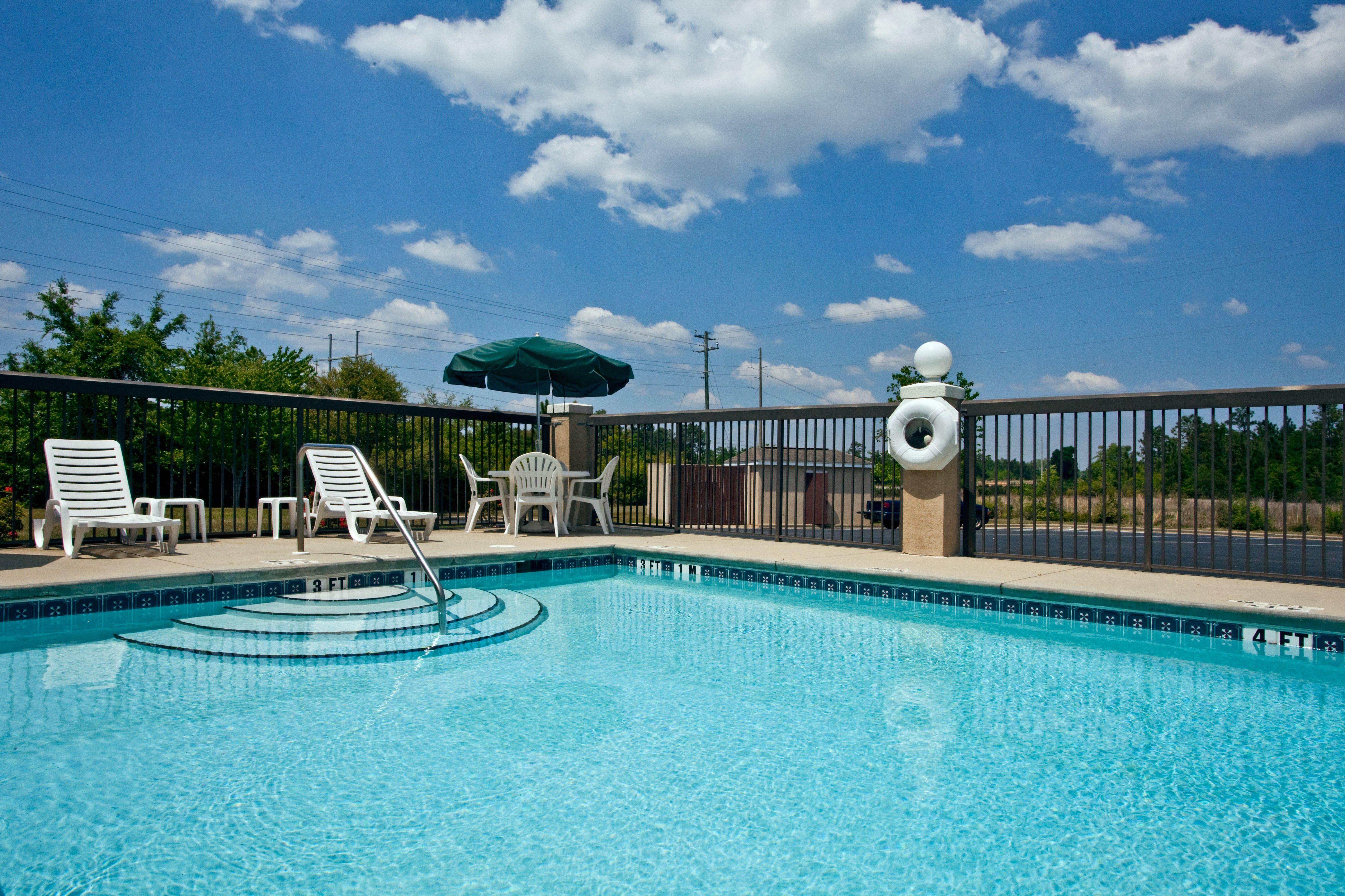 Holiday Inn Express & Suites Milton East I-10 By Ihg Exterior photo
