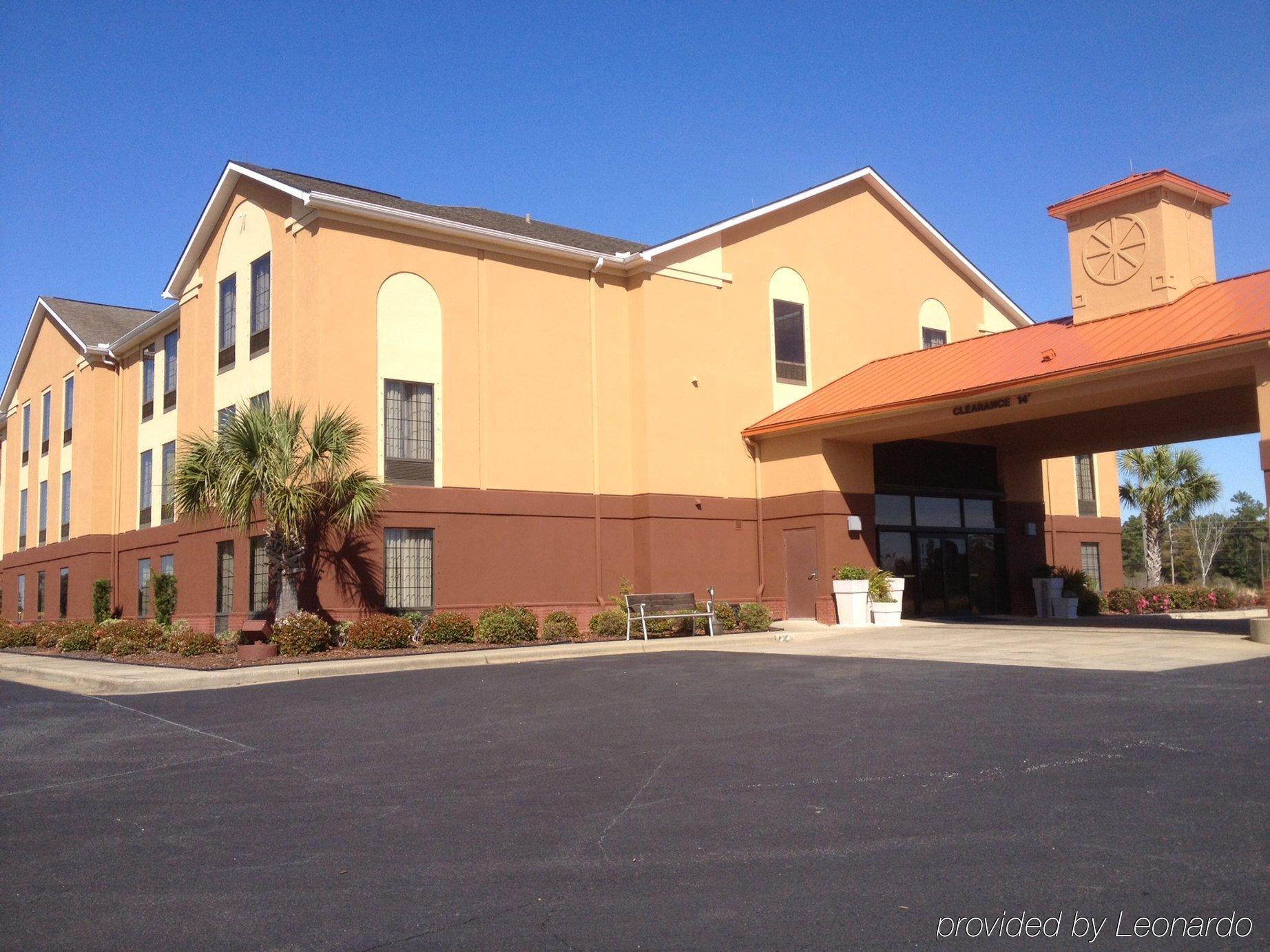 Holiday Inn Express & Suites Milton East I-10 By Ihg Exterior photo