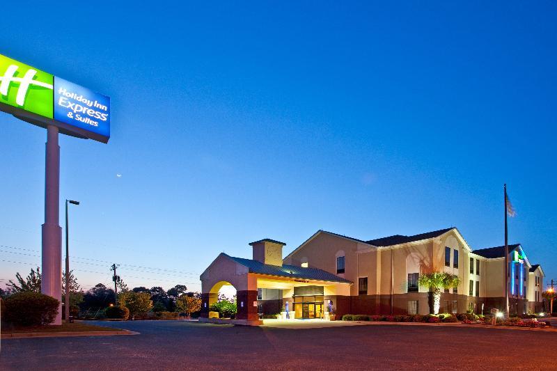 Holiday Inn Express & Suites Milton East I-10 By Ihg Exterior photo